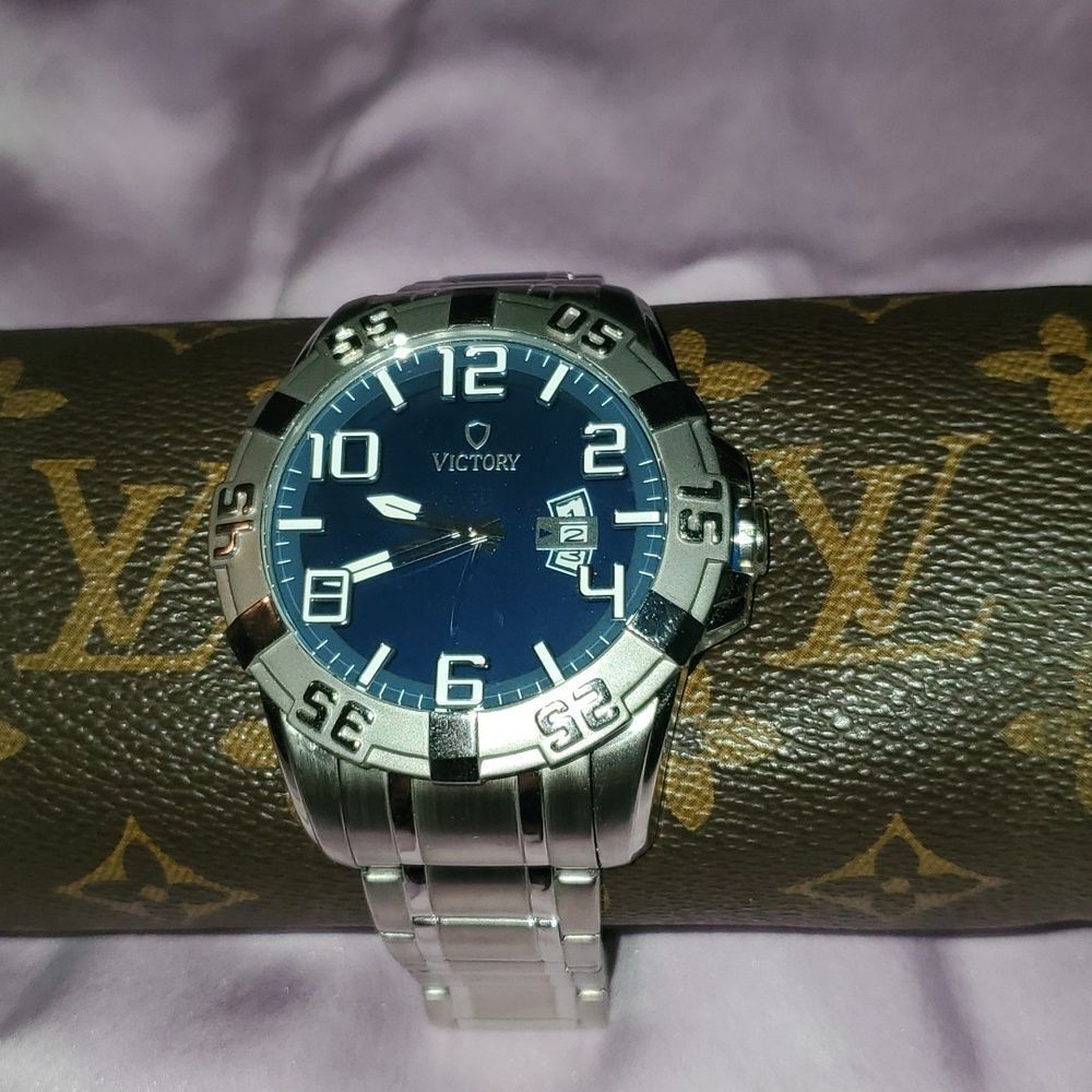 Mens Large Victory Instruments 1197 Chrono Watch Silver & Blue Date Window Bezel